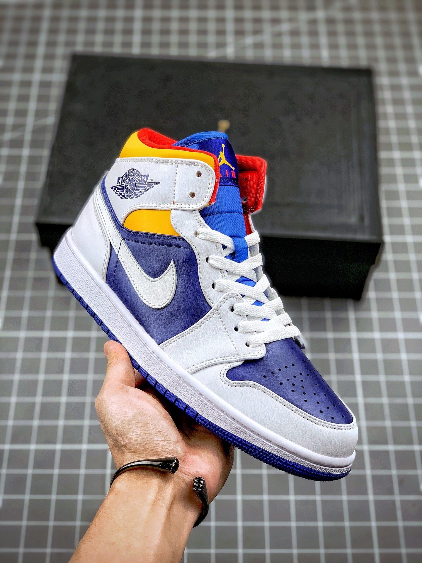 AJ1新配色开箱，蓝黄撞色太戳我了