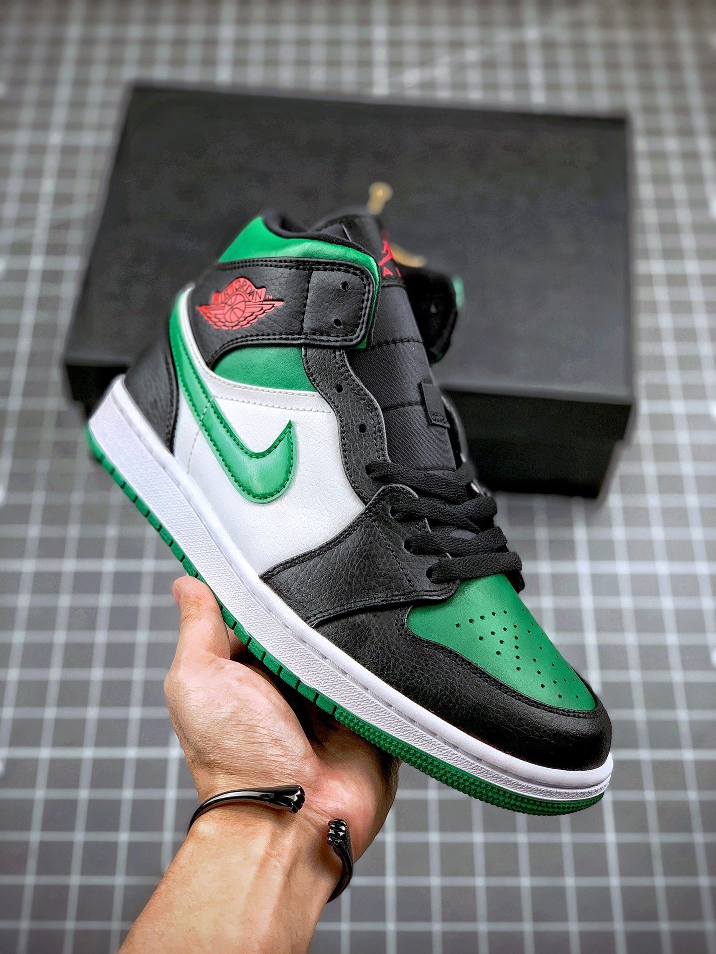 被问爆的Air Jordan1黑绿脚趾，经典真香!