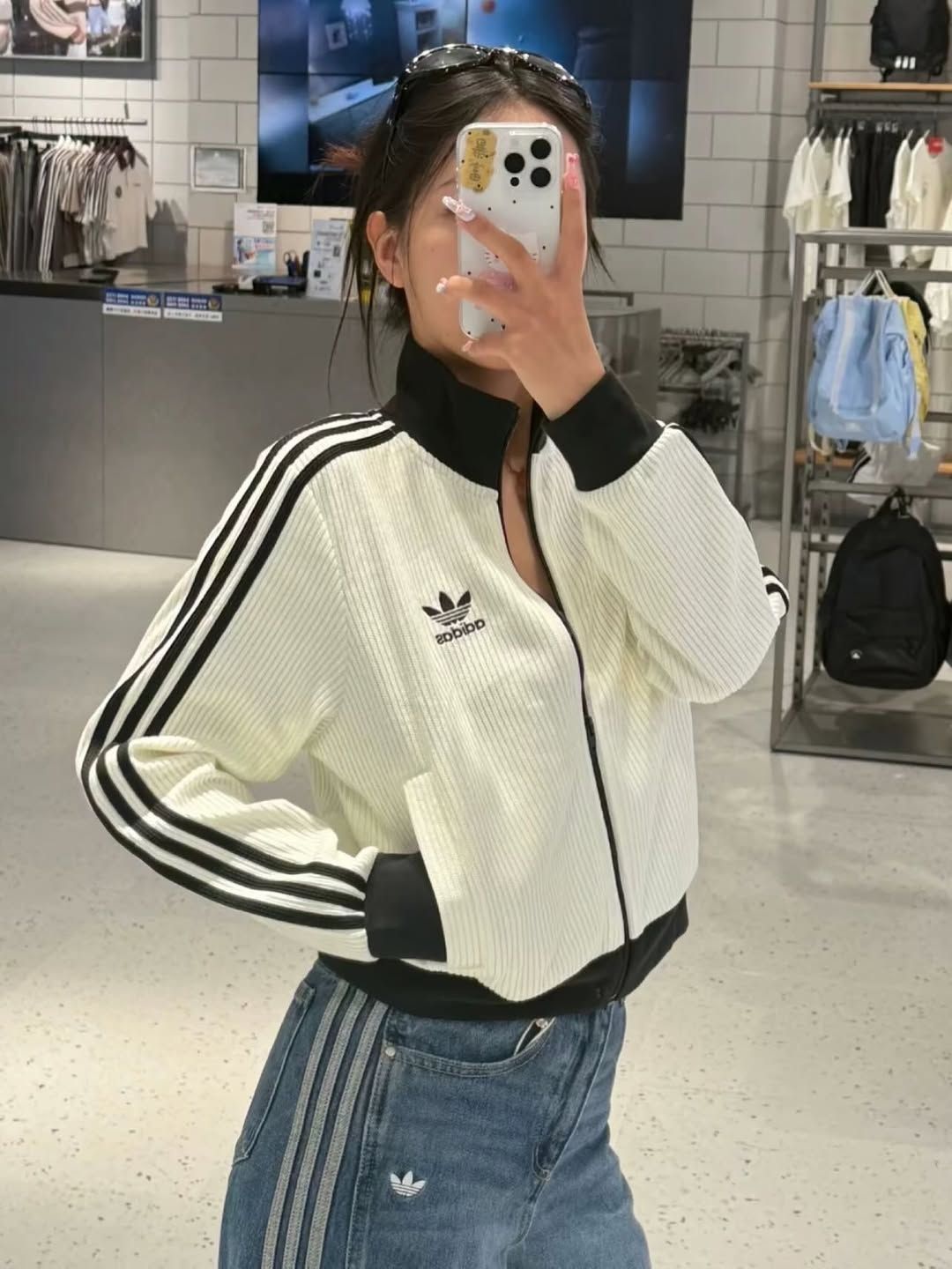 谁穿谁好看的Adidas上新华夫格外套