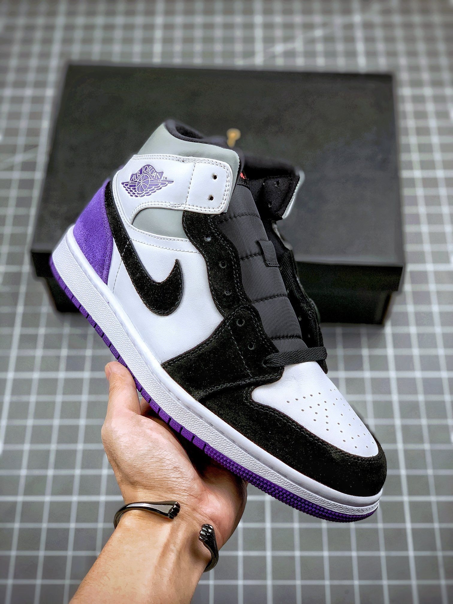 Air Jordan 1 Mid SE 紫黑脚趾