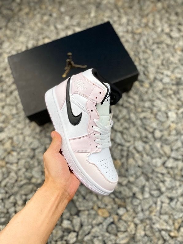 玫瑰粉紫Air Jordan 1中帮，甜酷女孩本命鞋