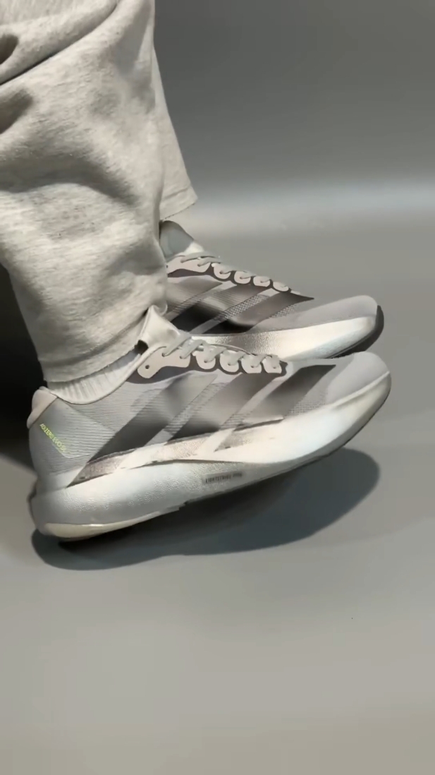 - 深度上脚实测｜Adizero EVO SL 银灰，跑者的下一双竞速神鞋？