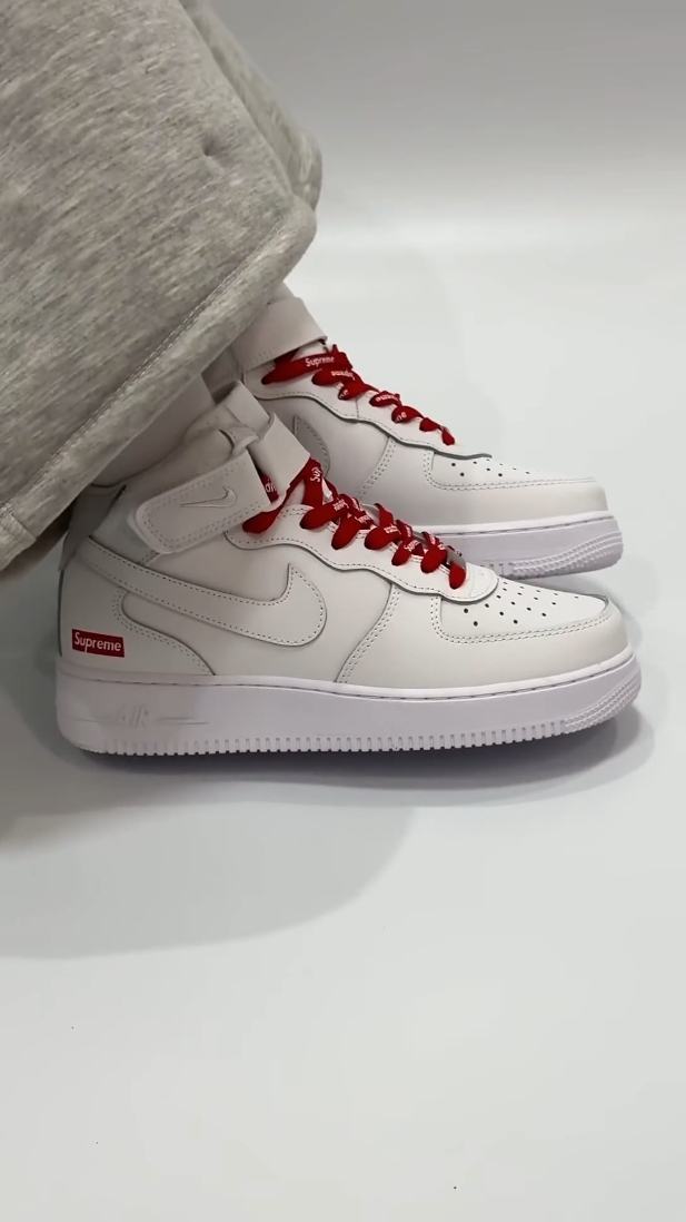 王炸联名｜Supreme × Nike Air Force 1 Mid纯白款深度解析