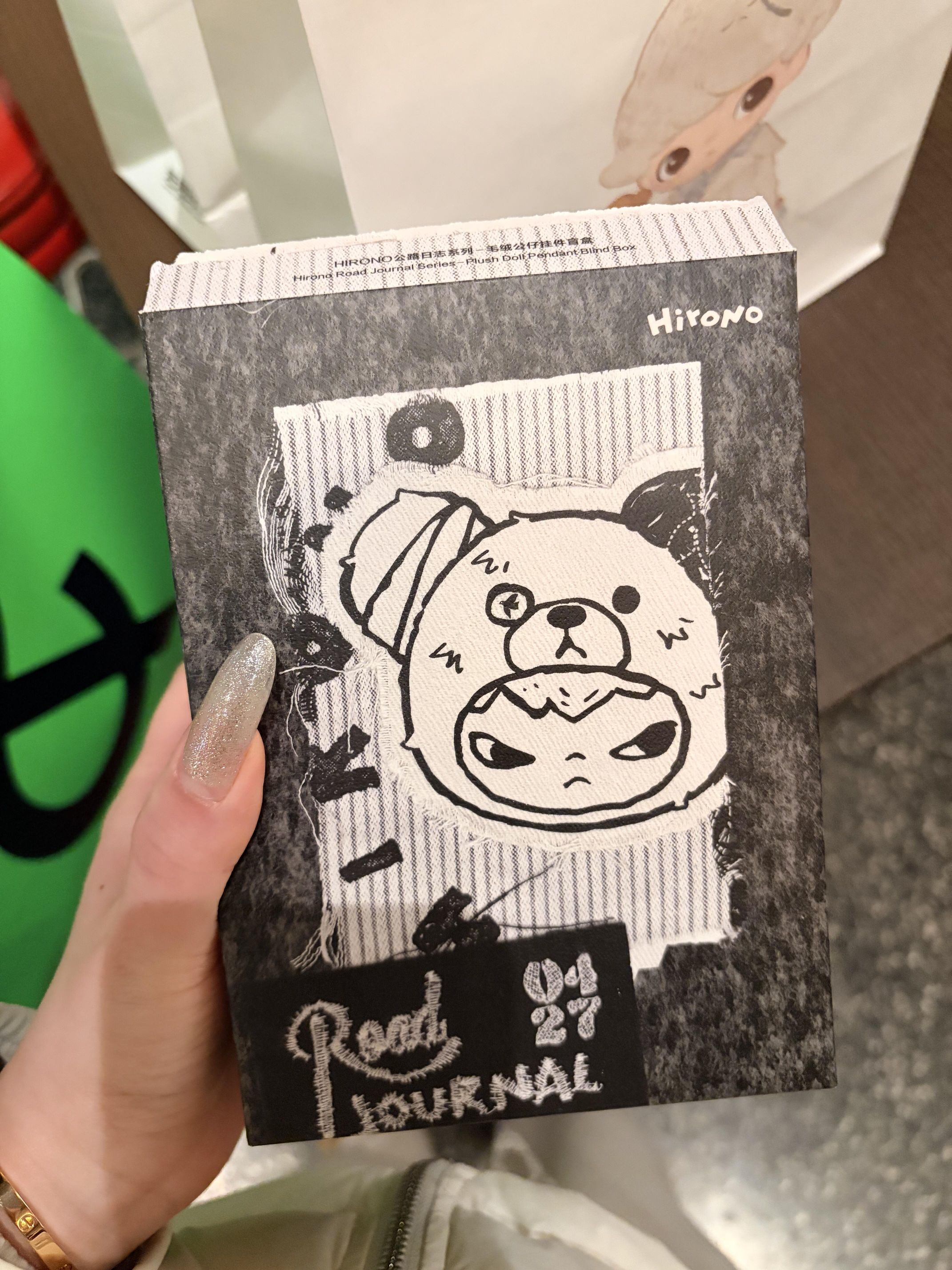 泡泡玛特Hirono公路日志盲盒