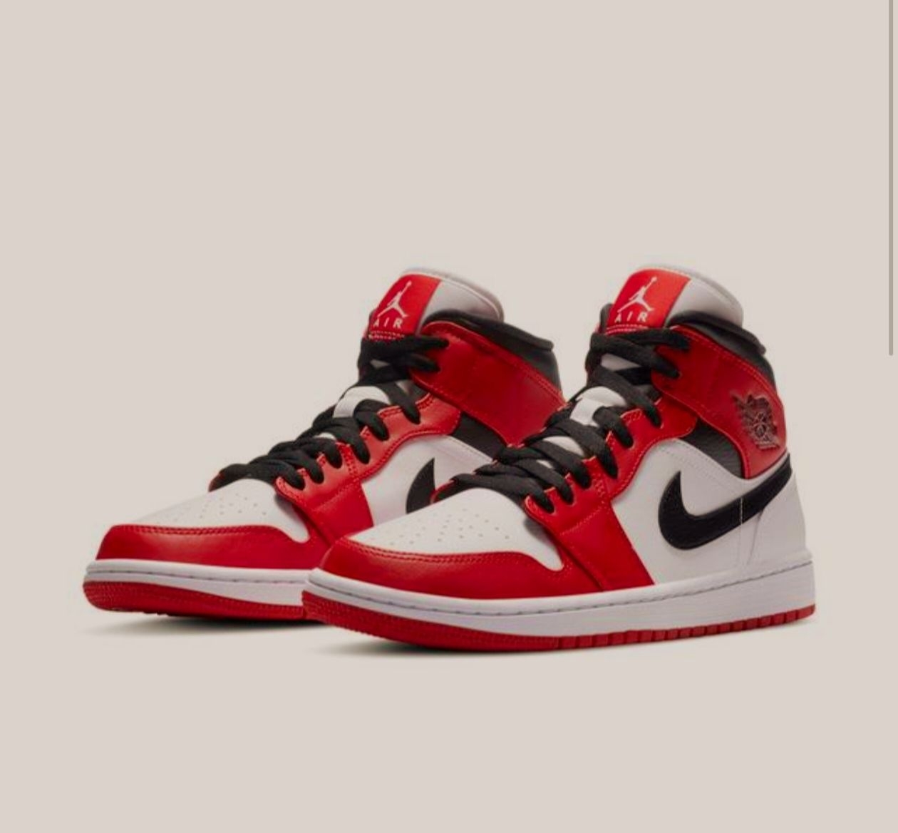 AJ1是球鞋界永远的神！经典的高帮轮廓加