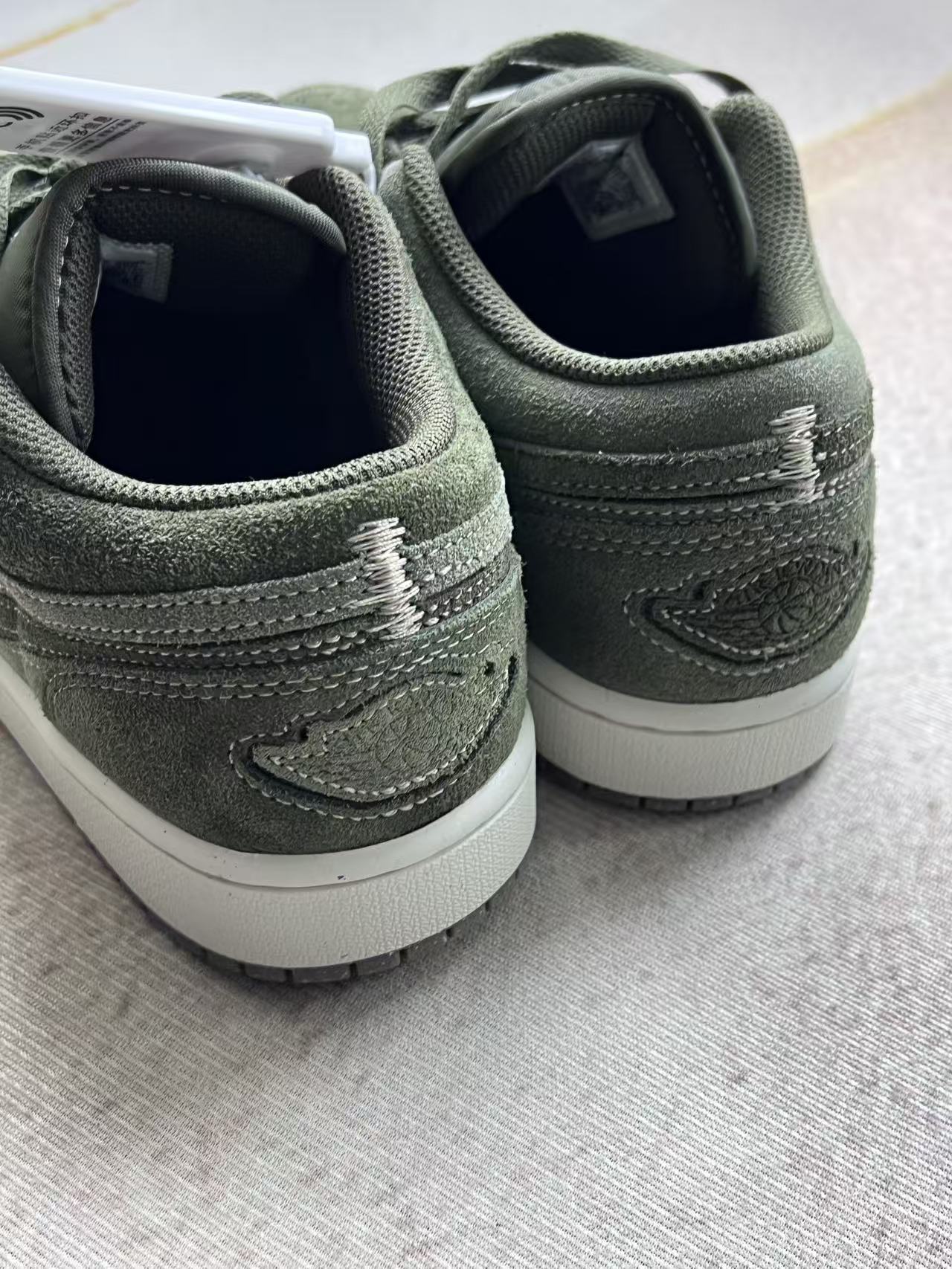 AJ1军绿麂皮🍂➗小帕恰🐶🟰治愈感！