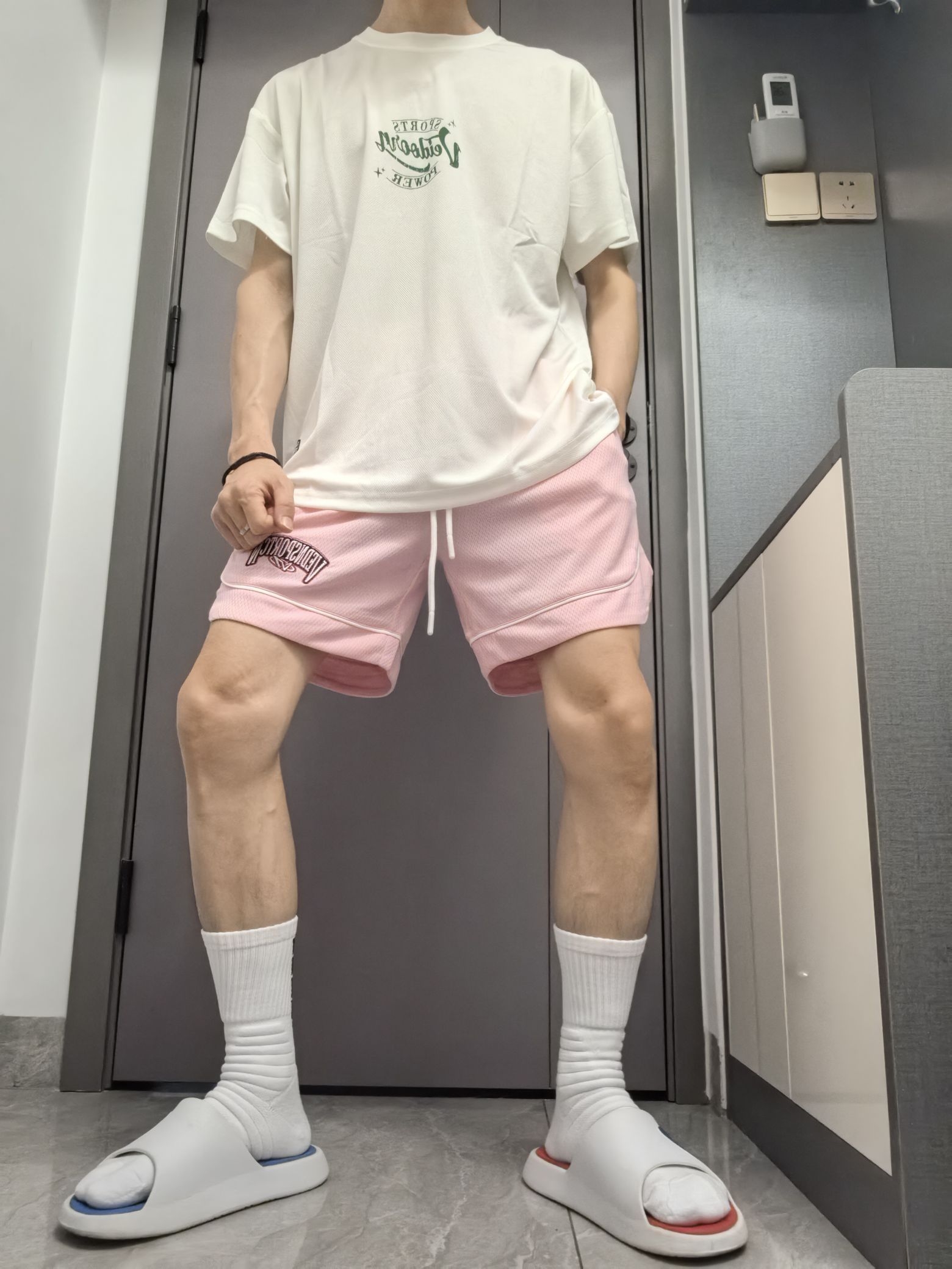体育生+白 T=夏日清爽感❗️