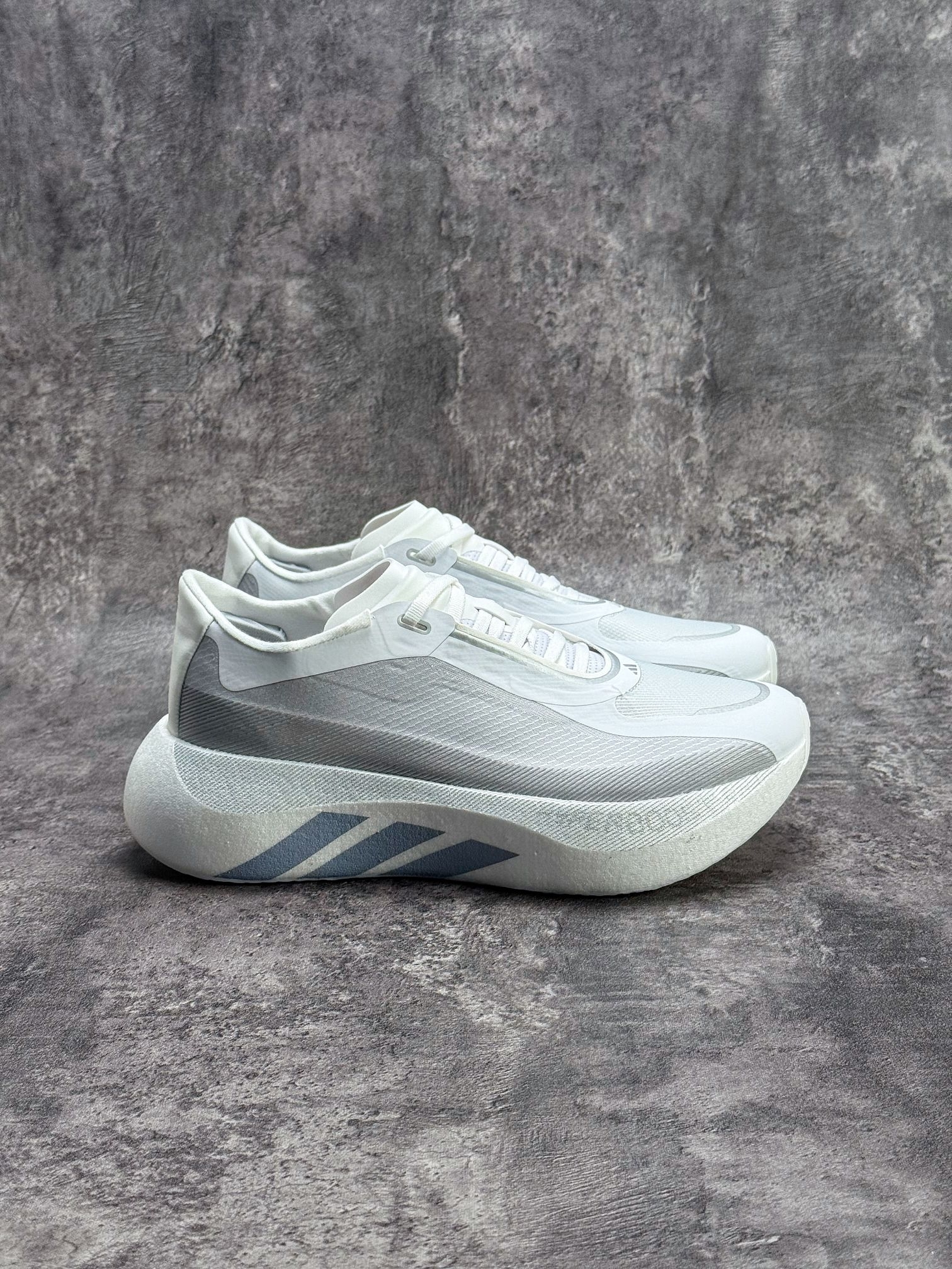 久穿不累脚的adidas Hyperboost太香了