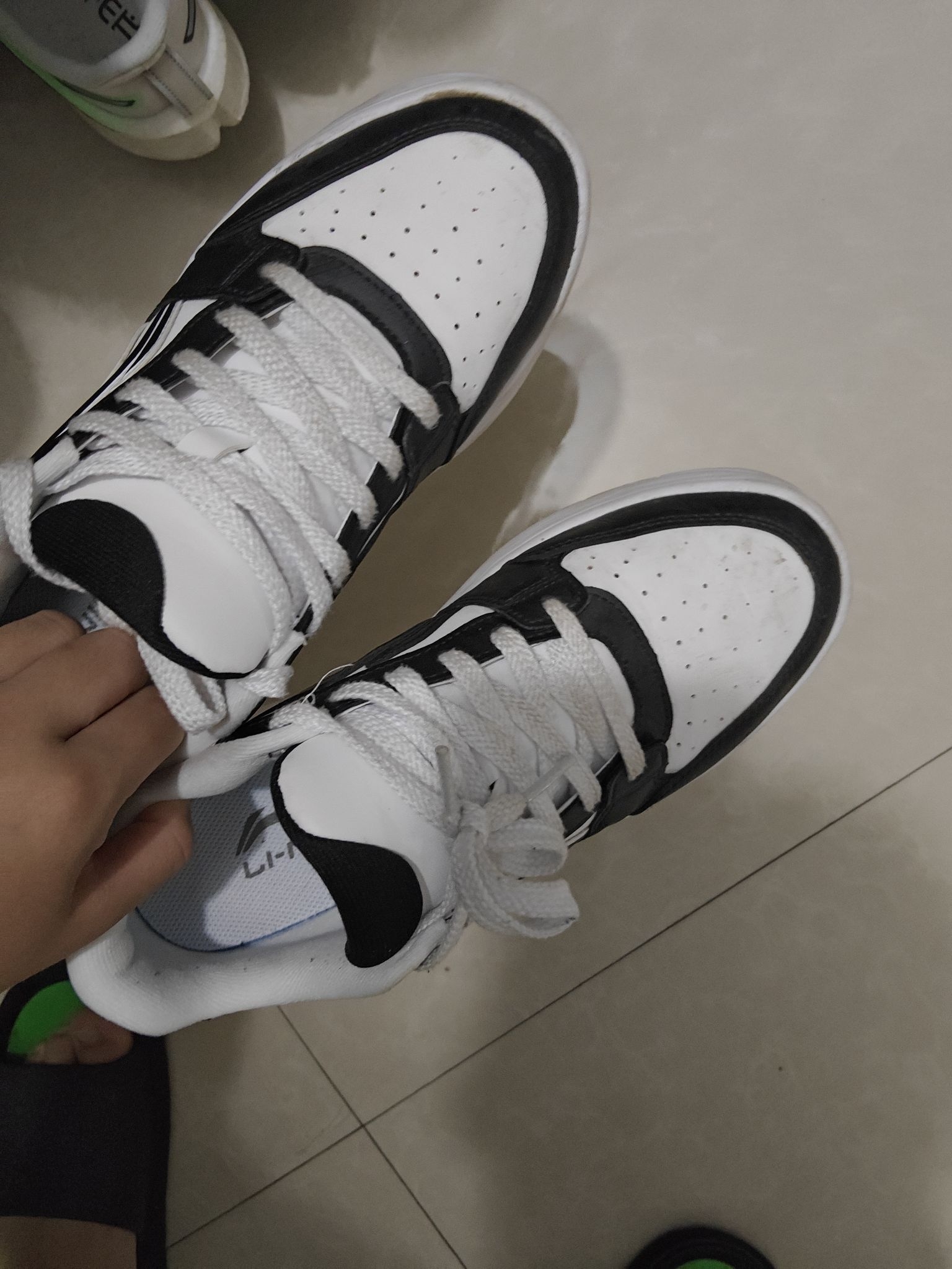 👟球鞋名称：

📌是否偏码【偏大/不偏码