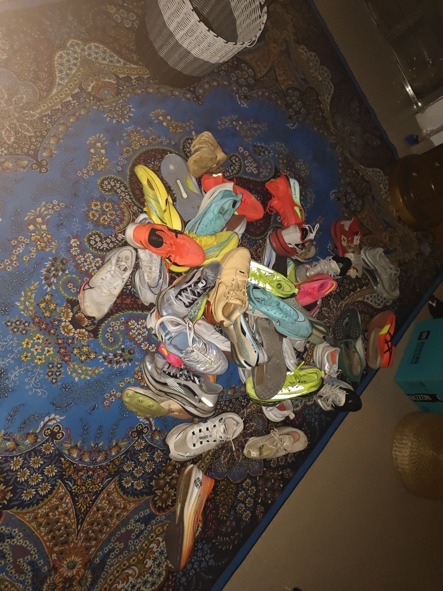 搬家整理鞋子
