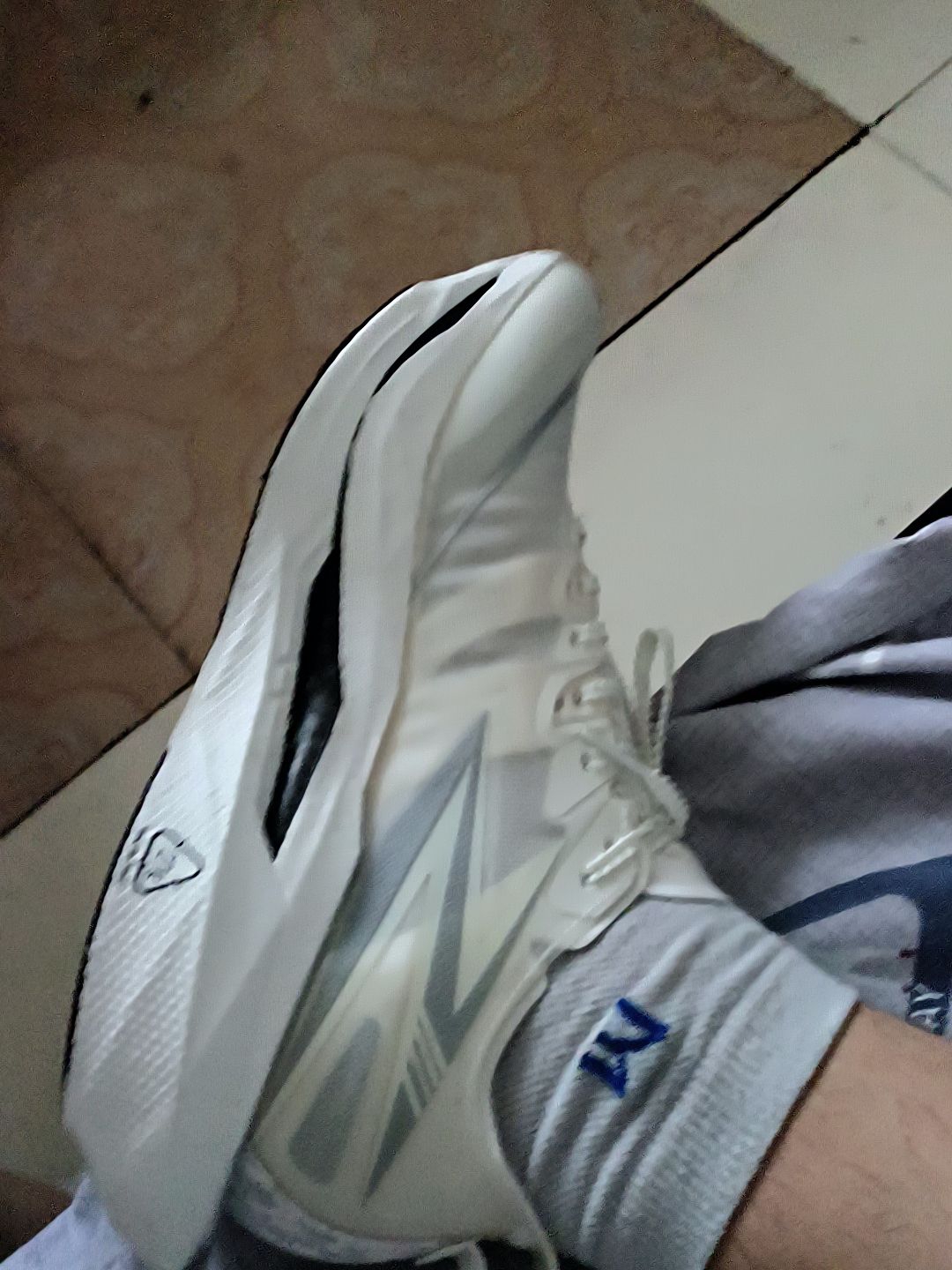 👟球鞋名称：

📌是否偏码【偏大/不偏码