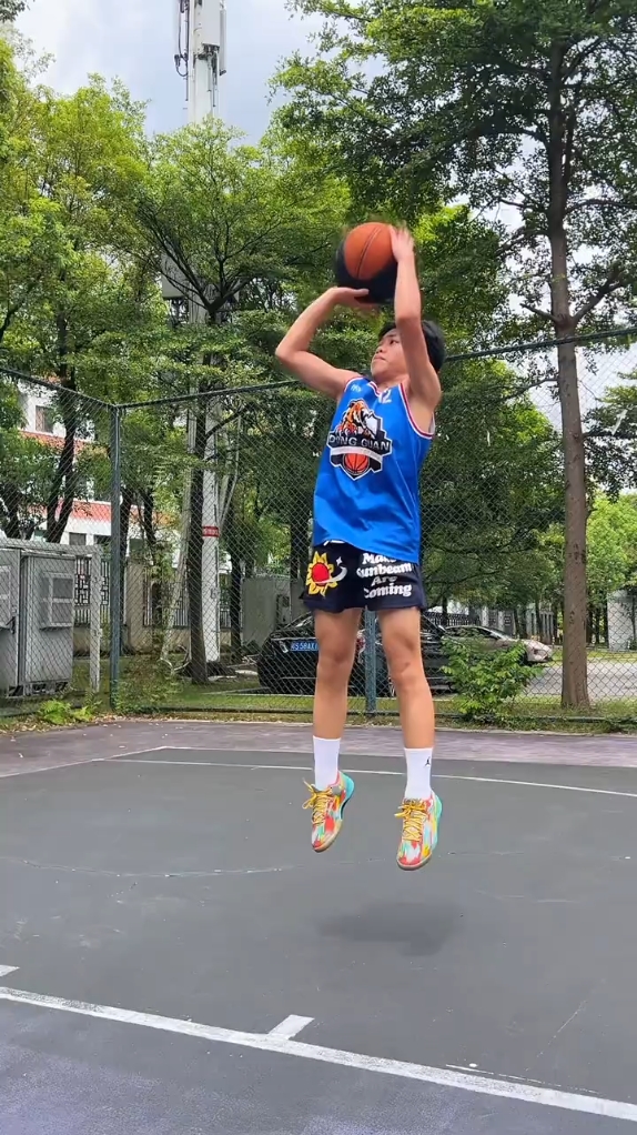 请不要为现在哭泣 人生远比天空更辽阔  