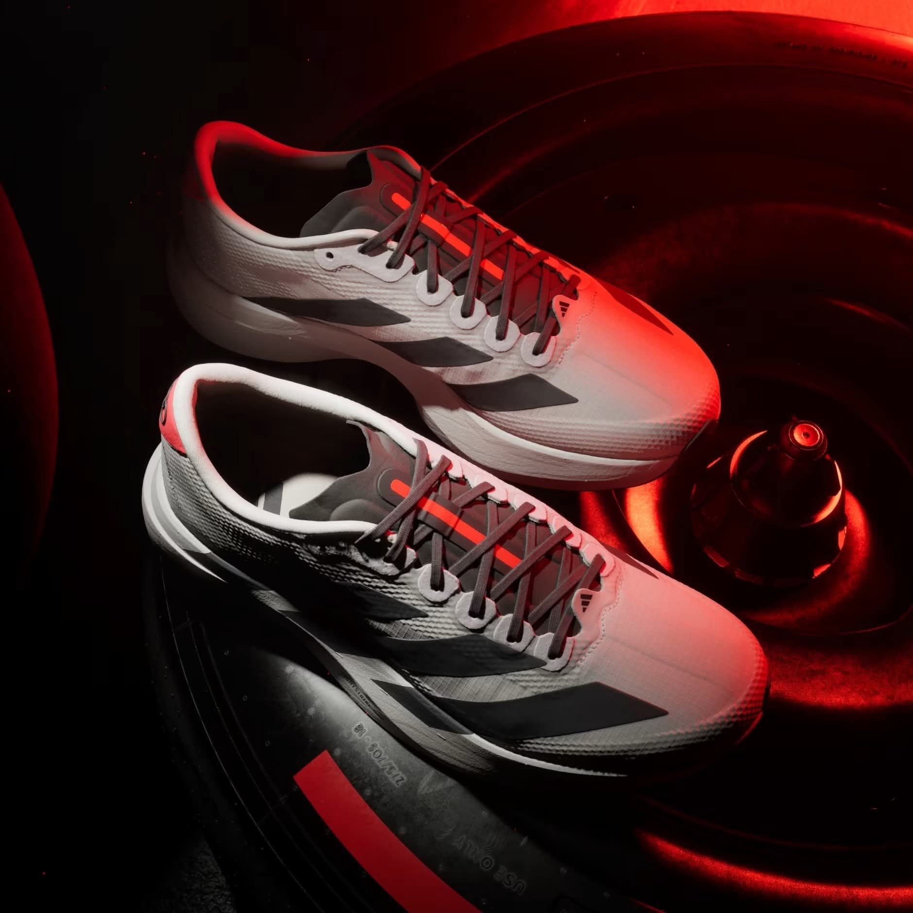 不止是轻！解析adidas Adizero EVO SL的速度美学与实战魅力