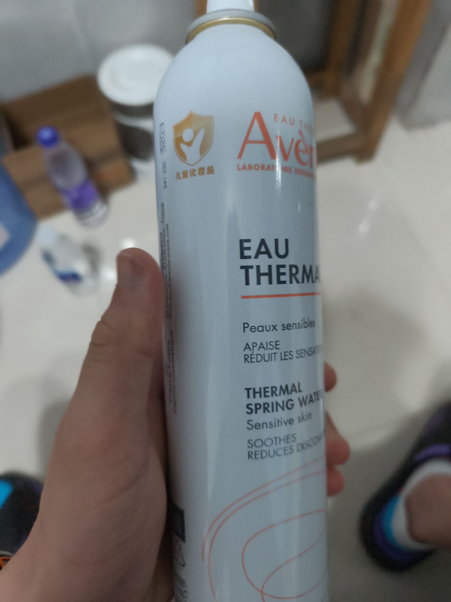 最近皮肤有点敏感，试了这款雅漾活泉喷雾，