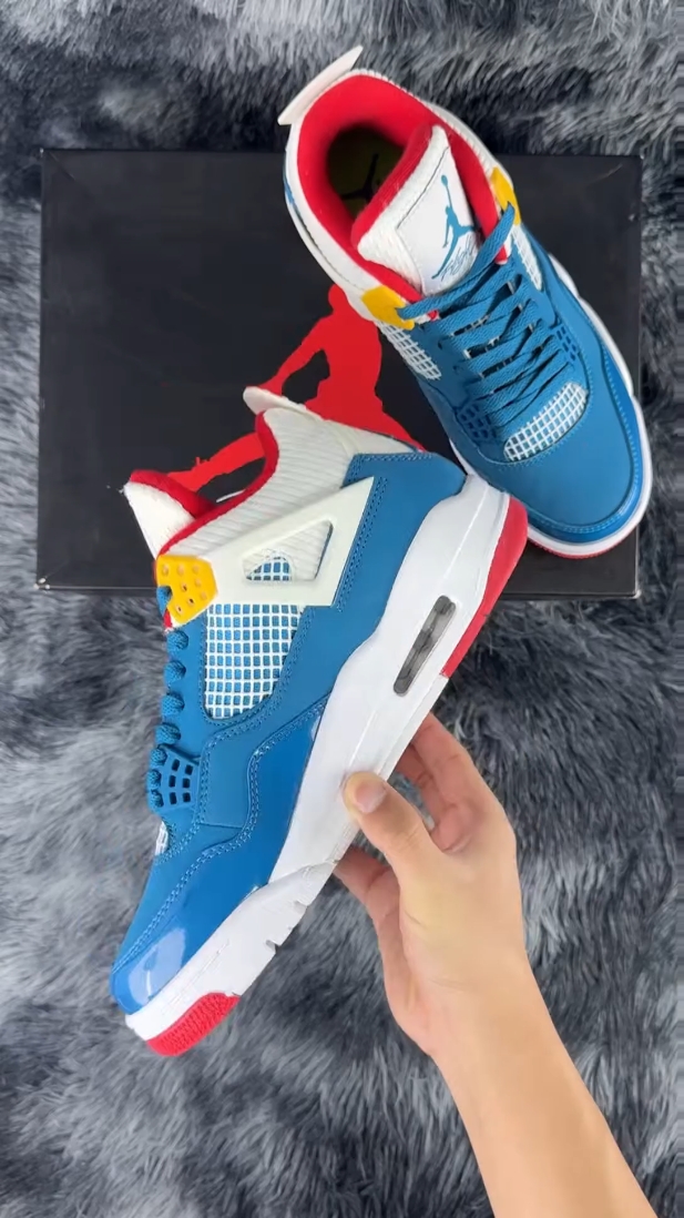 AJ4「哆啦A梦」配色深度解析｜复古童趣拉满