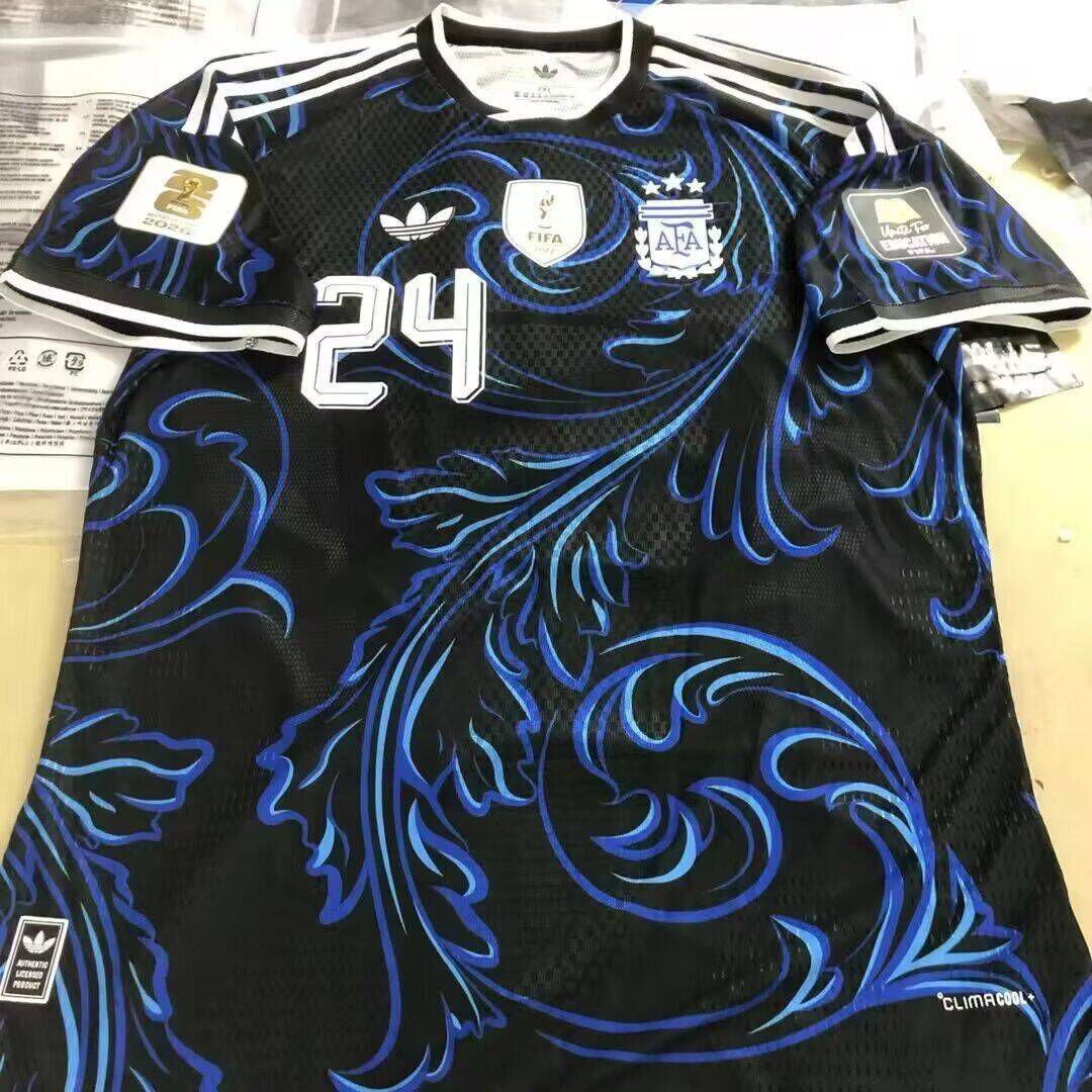 逆境中彰显英雄本色
