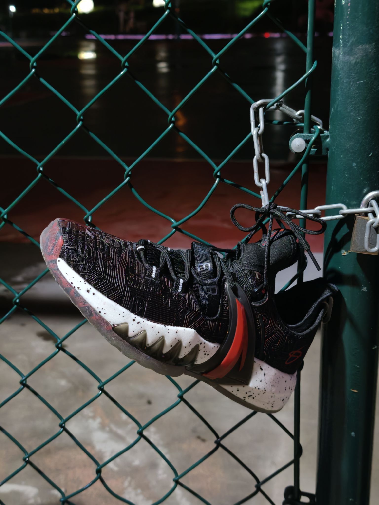 安踏GH2 “HyperX”，黑红灰配上机能风🎧真的越看越上头🖤❤️🩶
