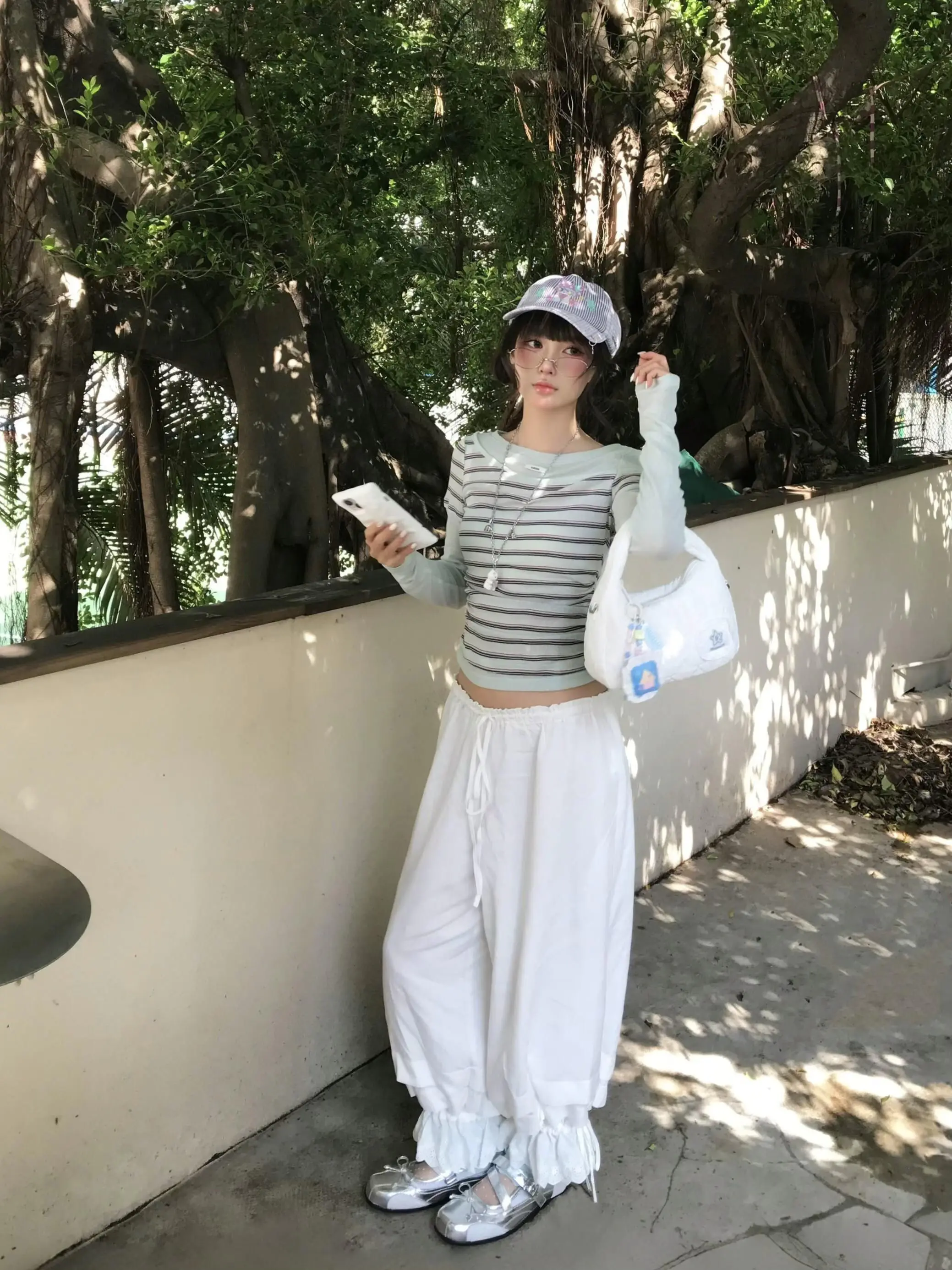 甜酷松弛感穿搭|条纹上衣白色阔腿裤实测分享