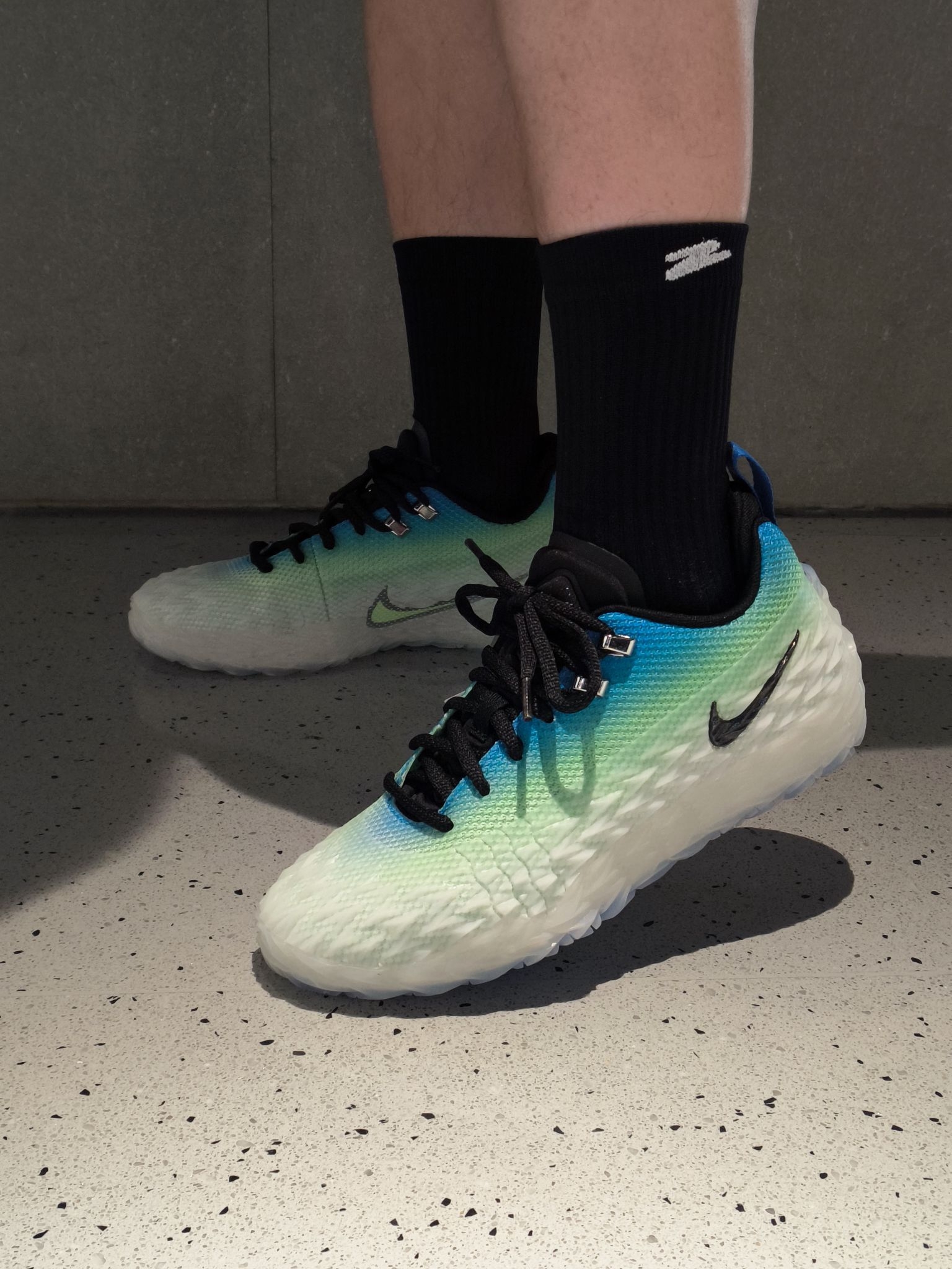 谁懂啊!这双 Nike 荆棘才是街头篮球本命战靴