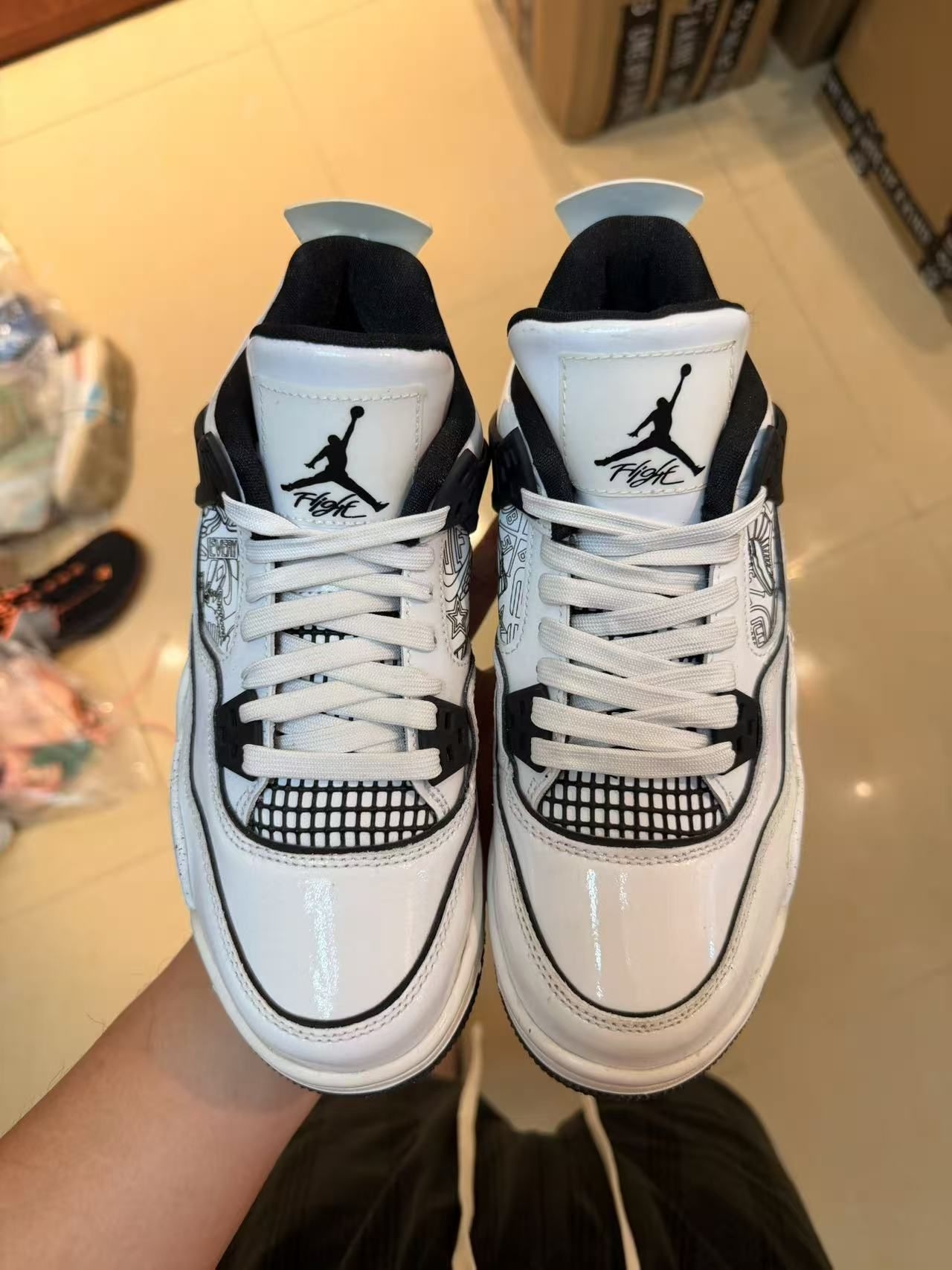 非常有个性的一双aj4