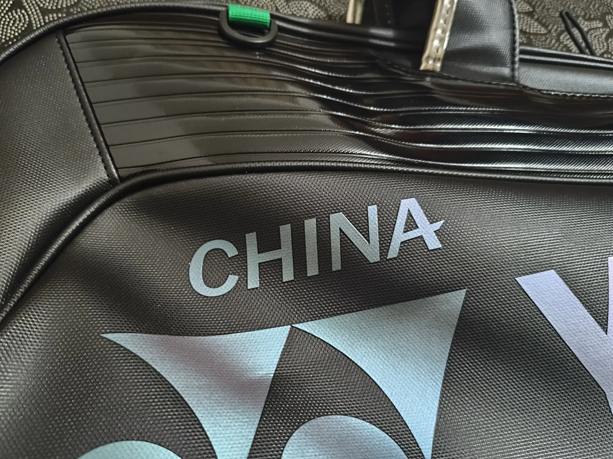 尤尼克斯这支黑银球包真的帅到心坎里了!48L超能装