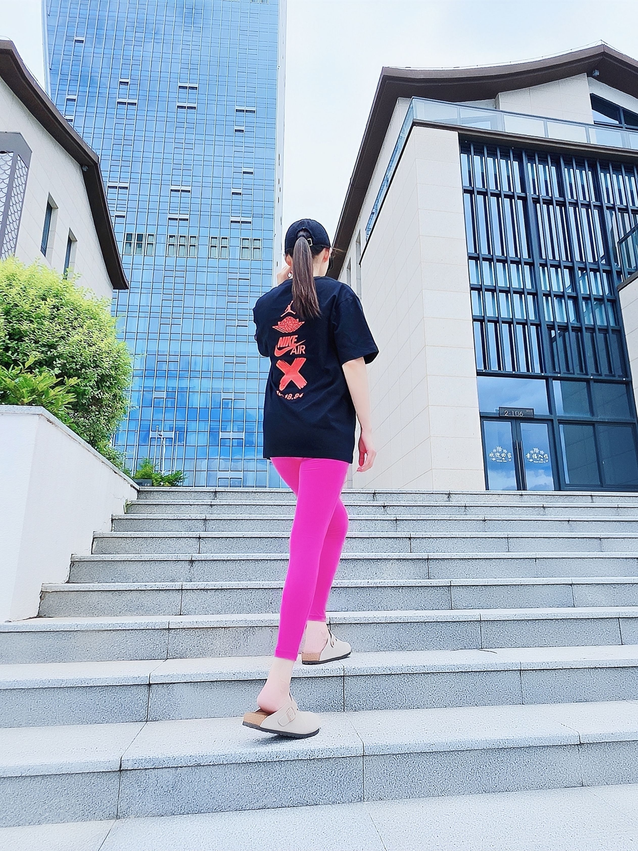 夏日甜酷松弛感｜亮色leggings随性街头穿搭