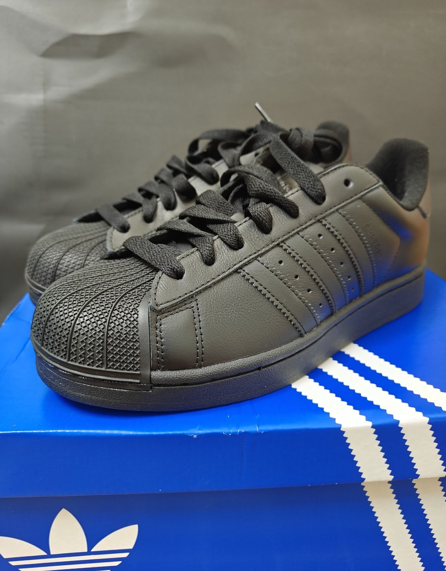Adidas黑贝壳