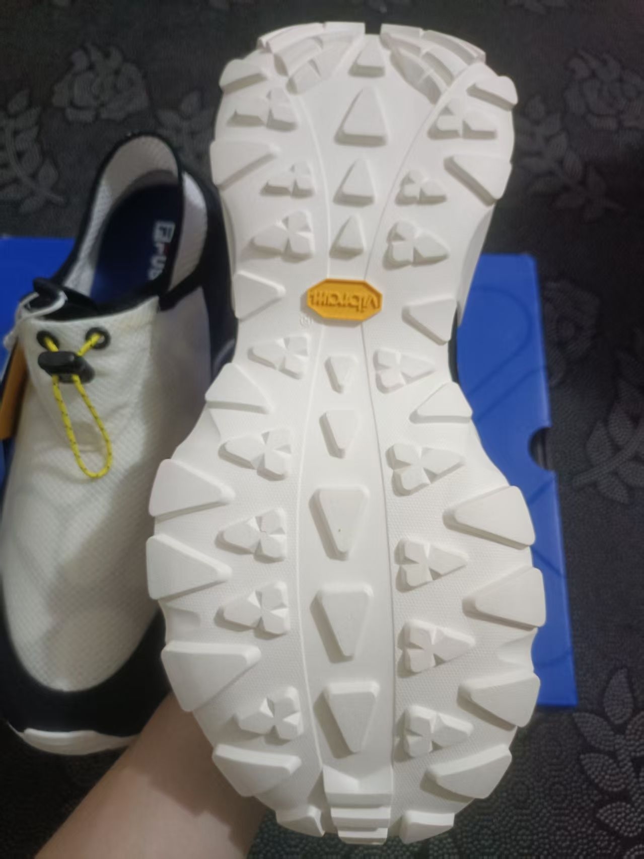 山系通勤神器|FILA Como Y 雪白色开箱