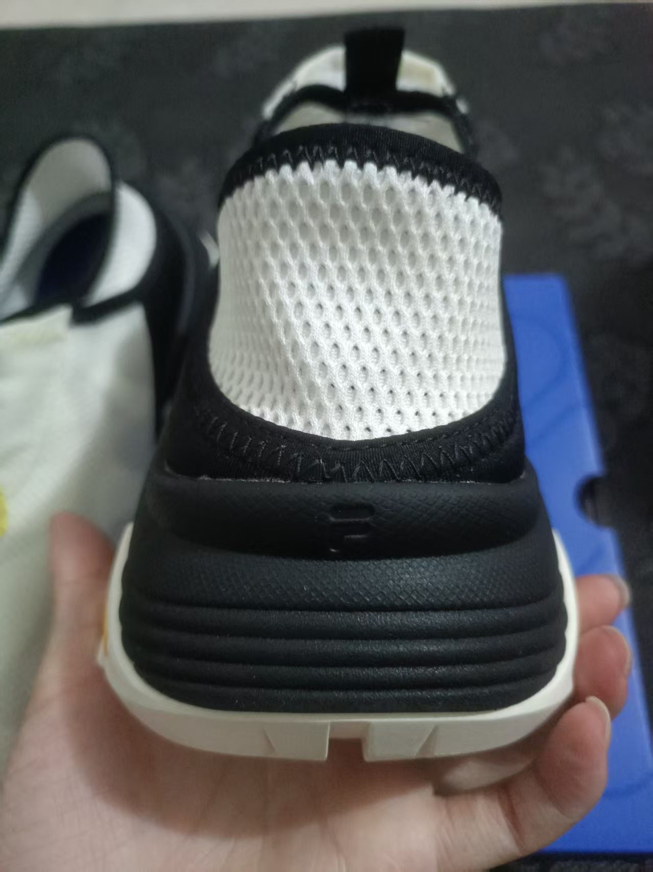 山系通勤神器|FILA Como Y 雪白色开箱
