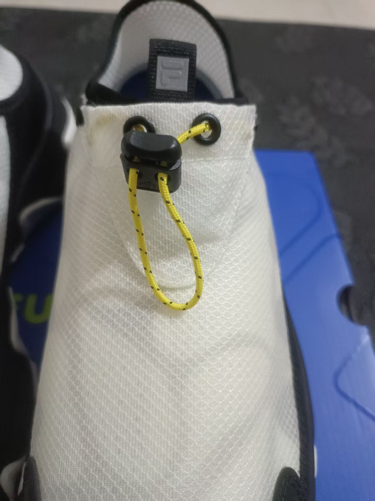 山系通勤神器|FILA Como Y 雪白色开箱