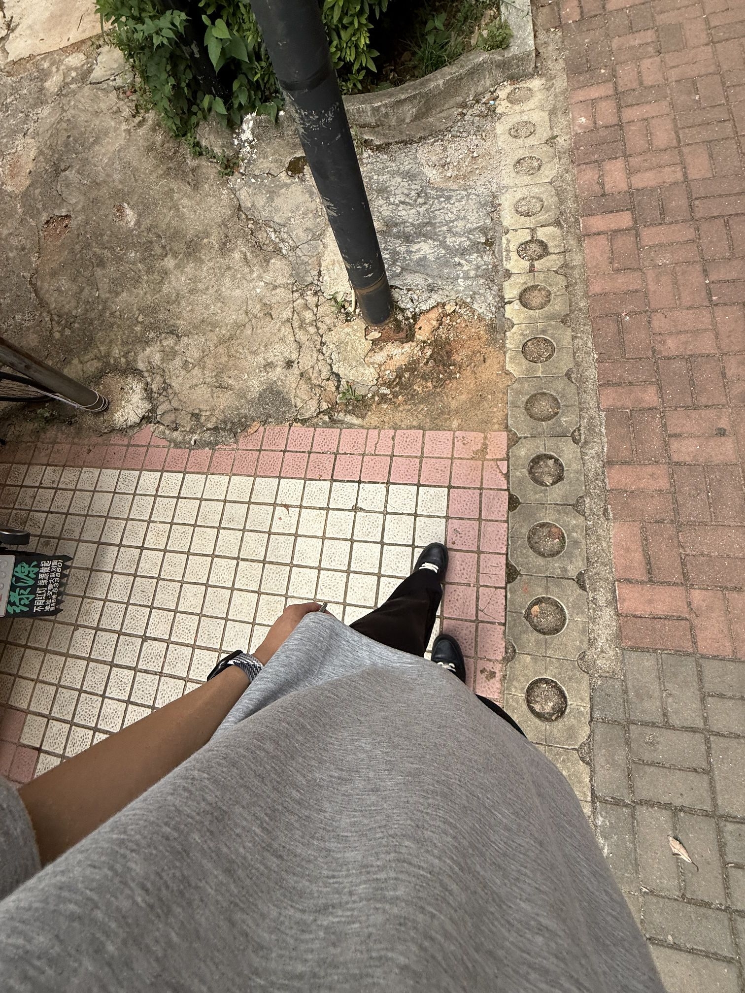 黑空军真的百搭 灰t穿着也很舒适😀😀😀夏