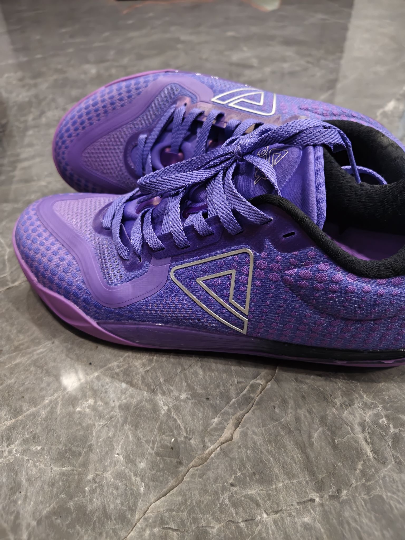 👟球鞋名称：

📌是否偏码【偏大/不偏码