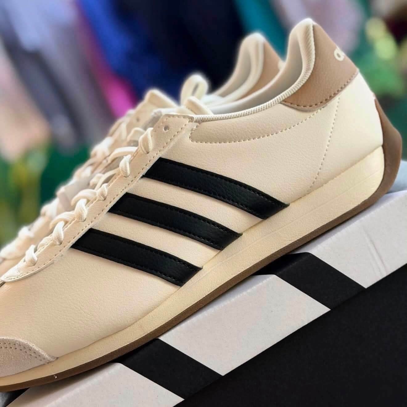 复古通勤神鞋|adidas RUNVISTA米黑三条杠生胶德训鞋