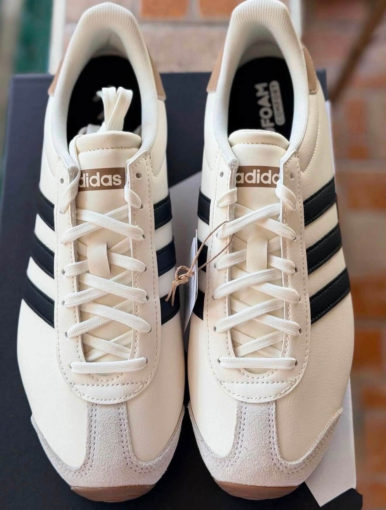 复古通勤神鞋|adidas RUNVISTA米黑三条杠生胶德训鞋