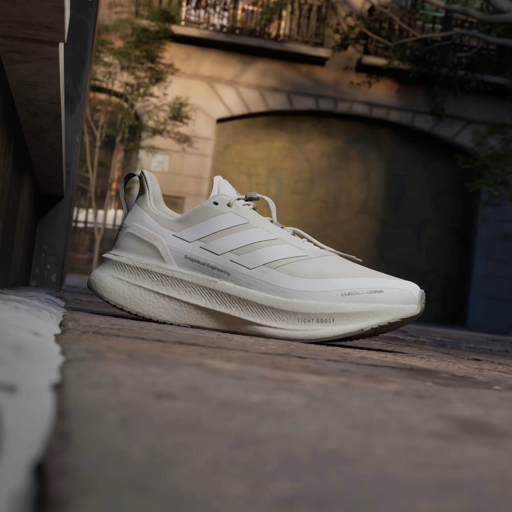 🤍纯净米白质感｜Ultraboost5轻量跑鞋赏析
