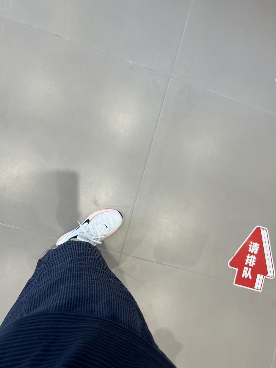 跑鞋