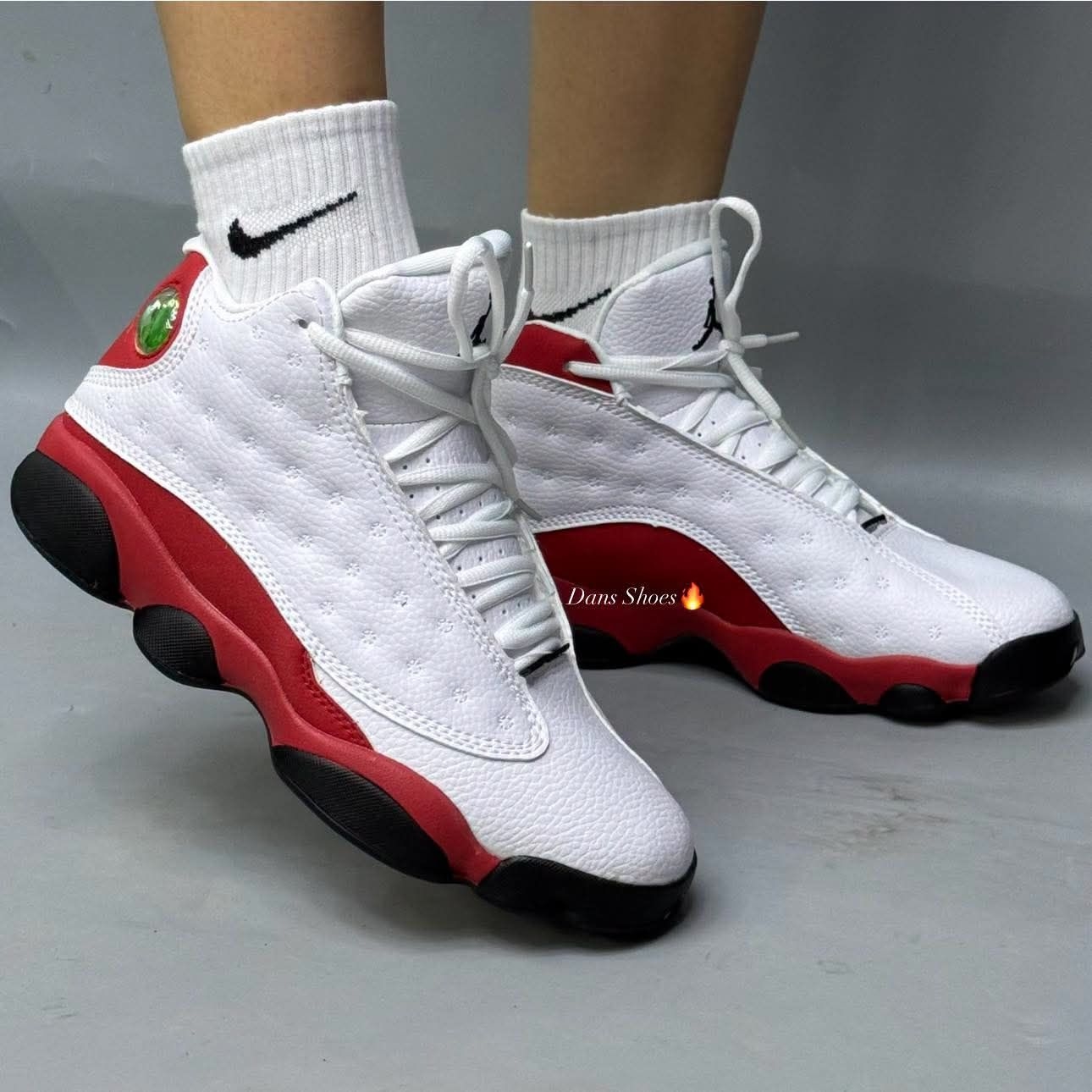 猫眼标识封神！Air Jordan13白红复古赏析