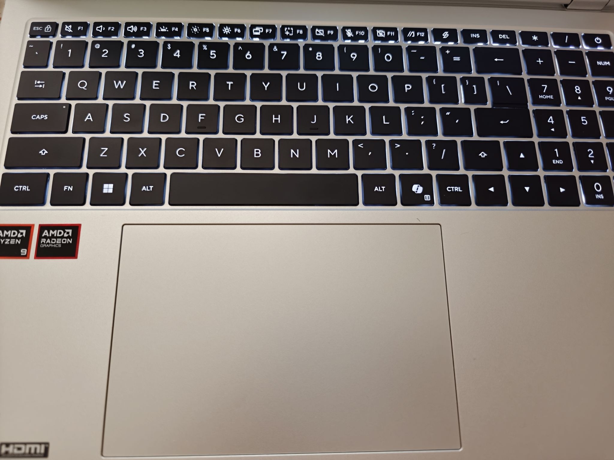 华硕无畏Pro16