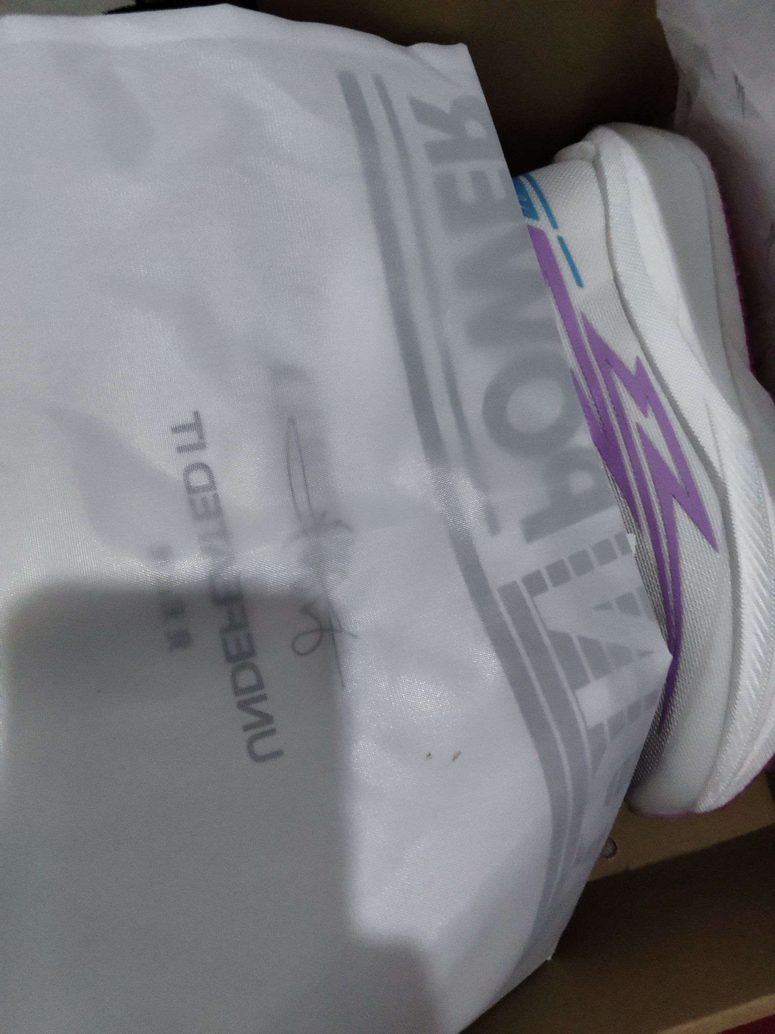 外观非常精美，附带一个赠品，正品是可以提