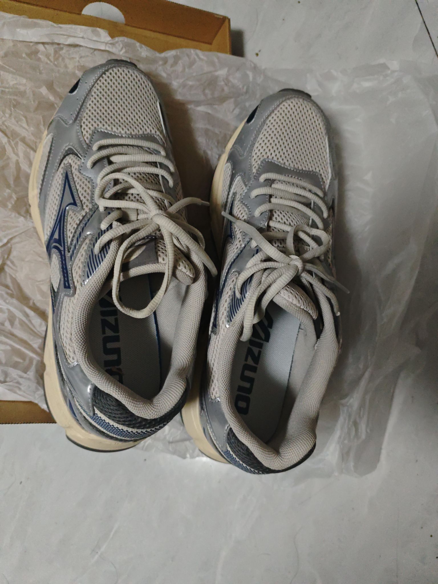 1. 鞋子上脚很舒服，鞋底耐磨耐穿，质量