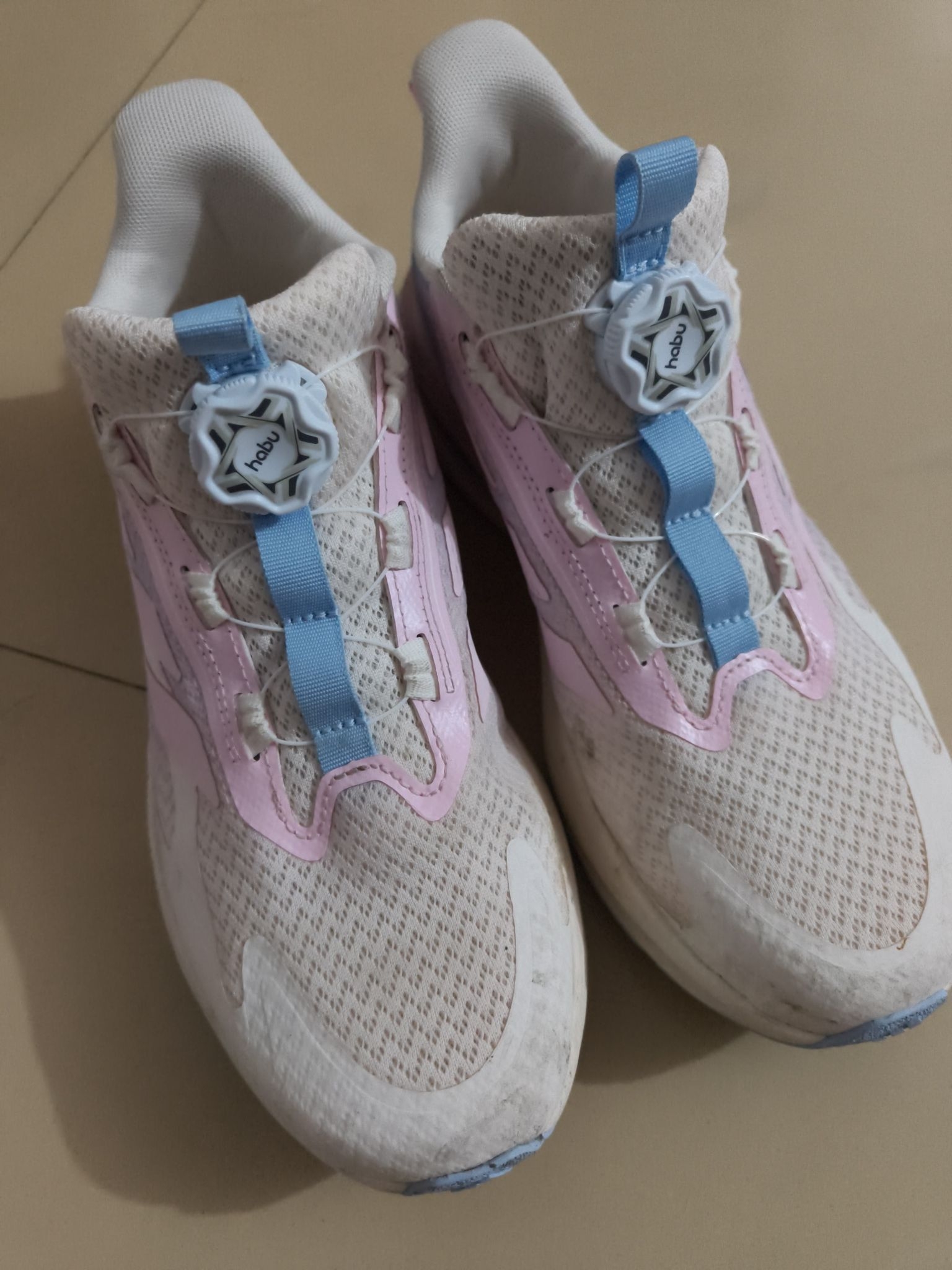 阿迪达斯小学女生运动鞋