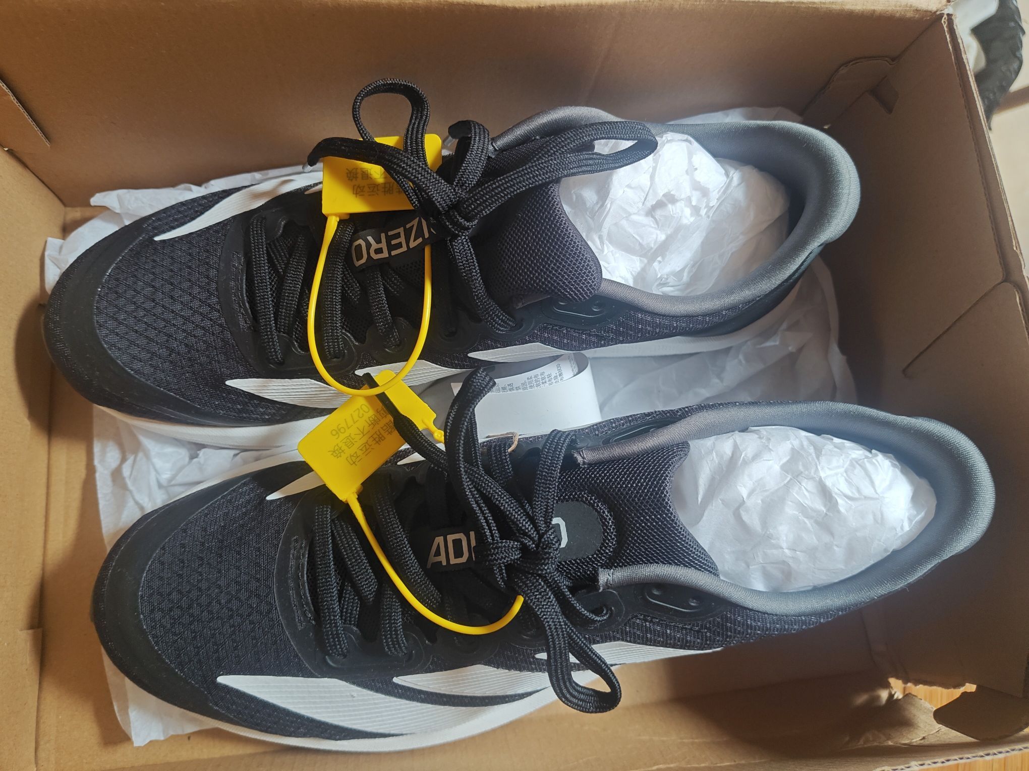 好看又很好穿上脚穿的很舒服很软，👟球鞋名