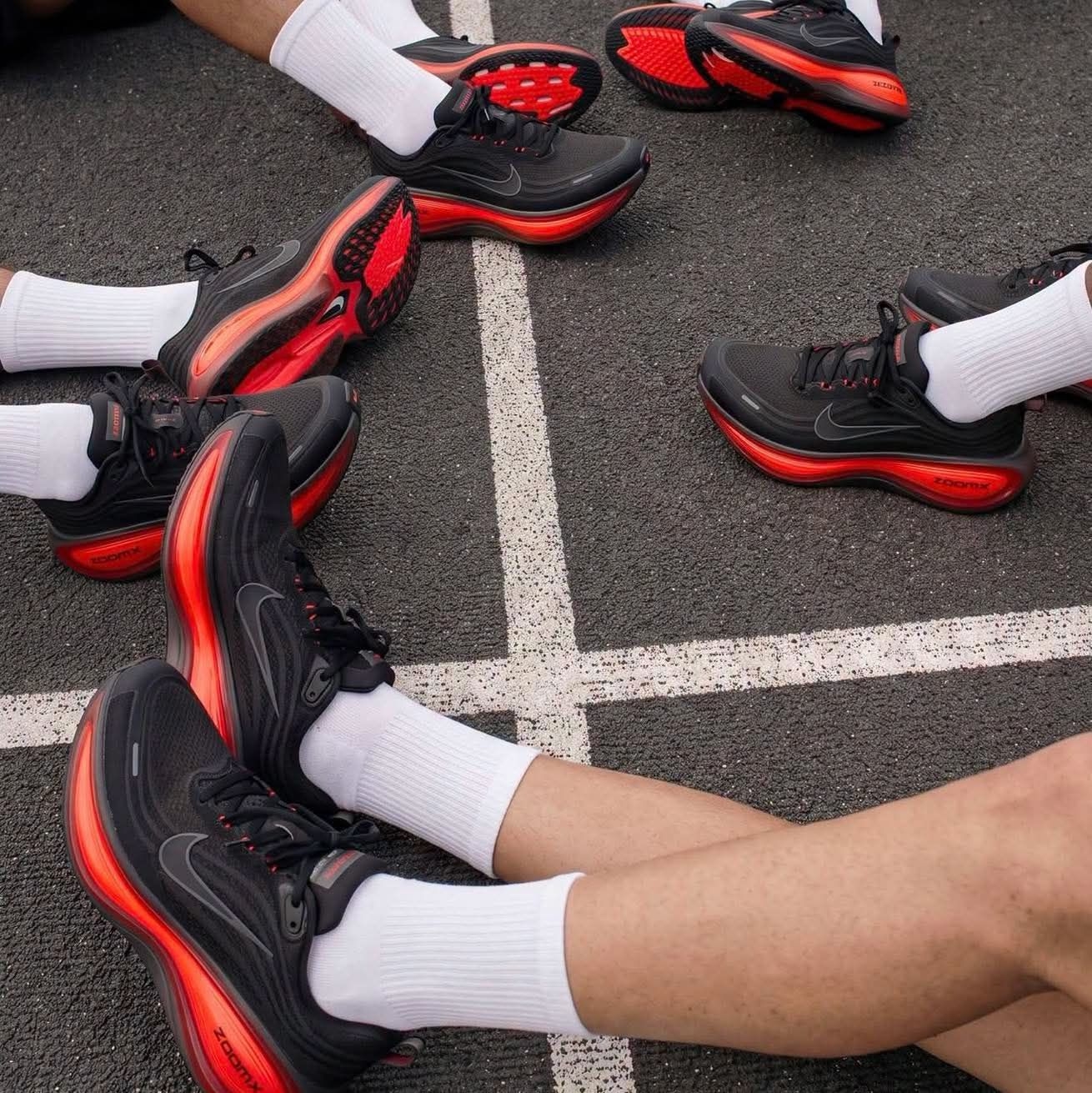Nike ZoomX 黑红训练跑鞋｜厚底缓震长跑利器