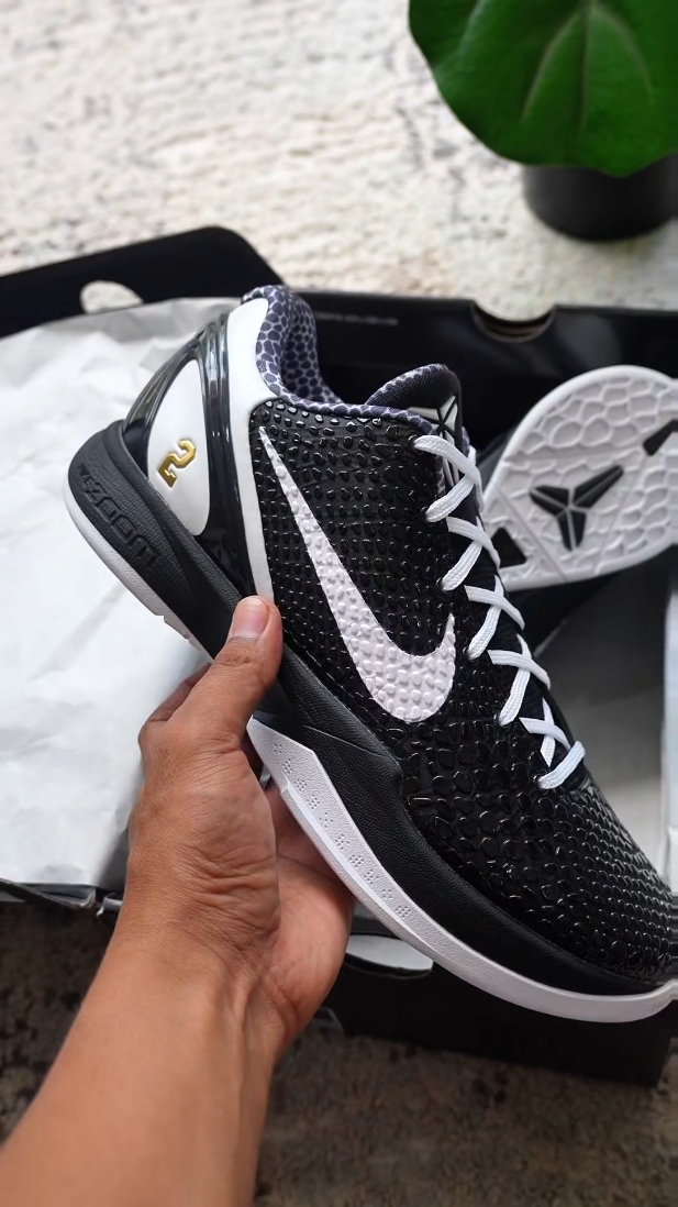 蛇鳞质感拉满！Kobe6 Protro黑白曼巴开箱解析