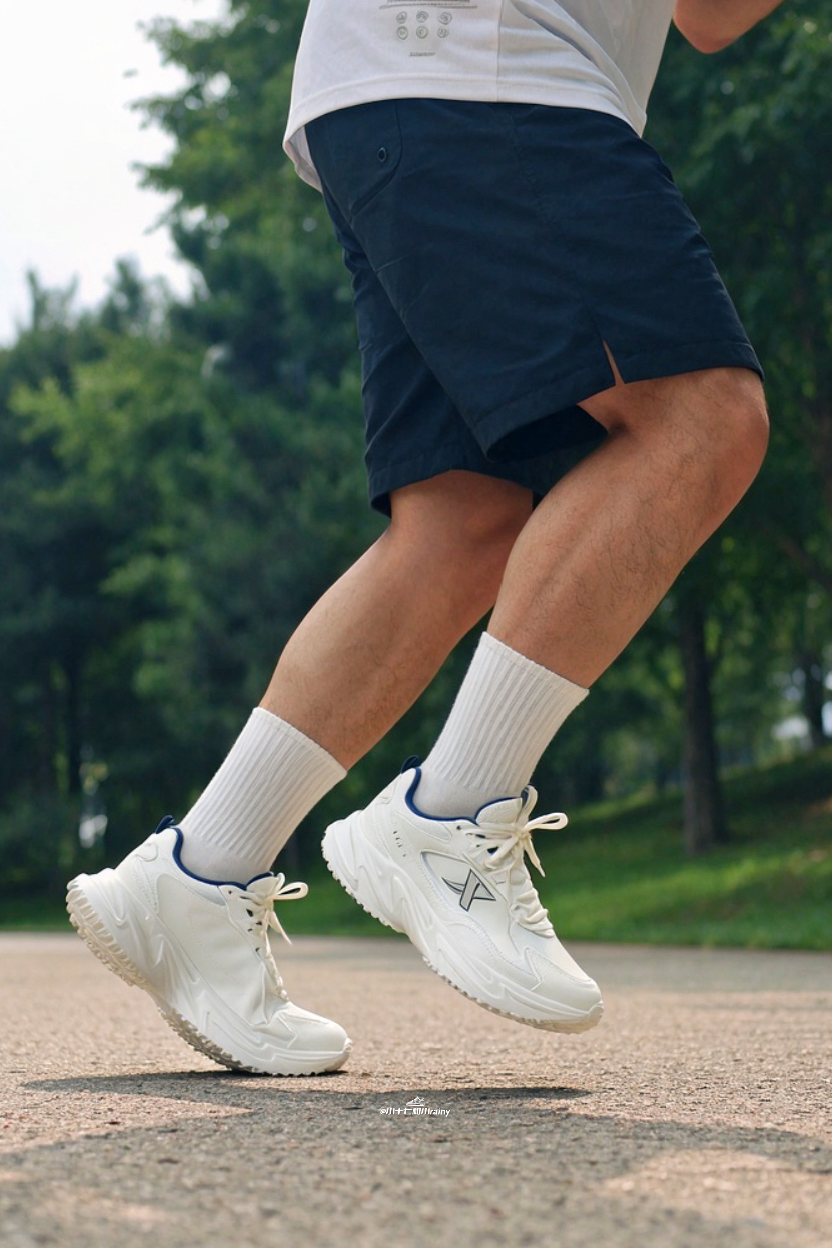 初秋通勤/慢跑怎么选？这双软底复古低帮鞋，防滑耐磨，直接入手！🏃‍♀️