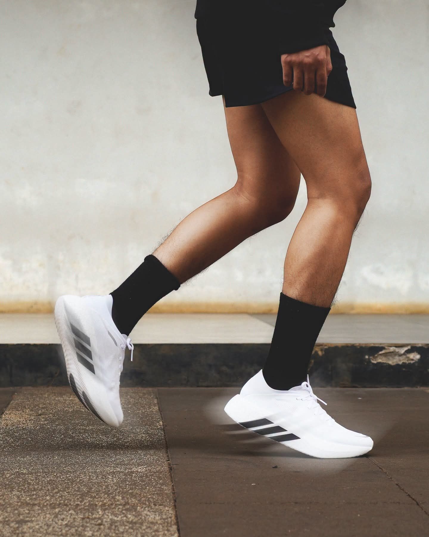Adidas Adizero Evo SL｜白黑极简竞速跑鞋全方位解析