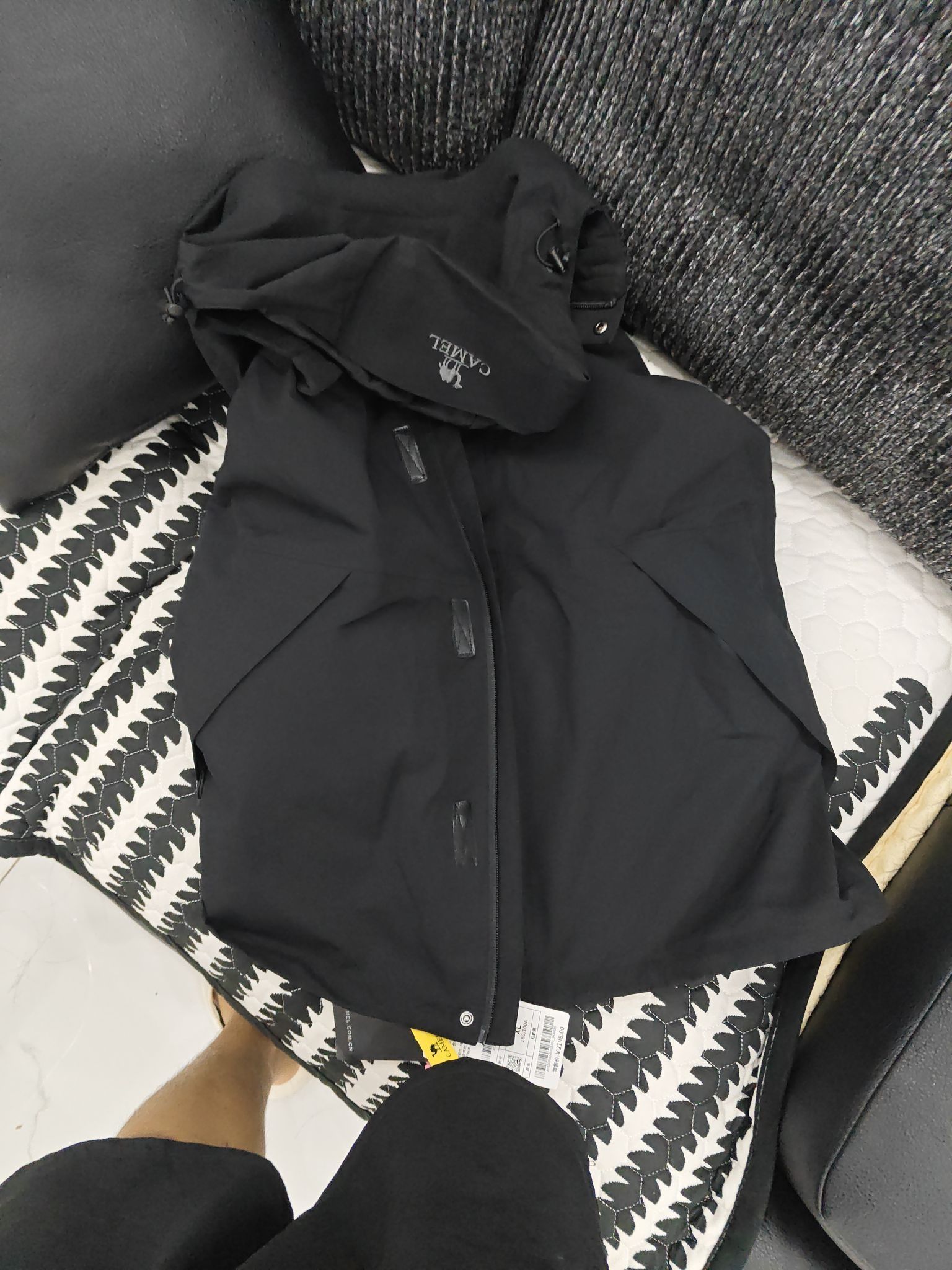 摔
冬天的时候可以当羽绒服穿。