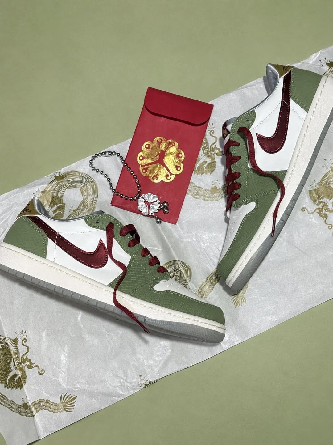 温润玉感｜AJ1龙年CNY，白绿酒红复古板鞋