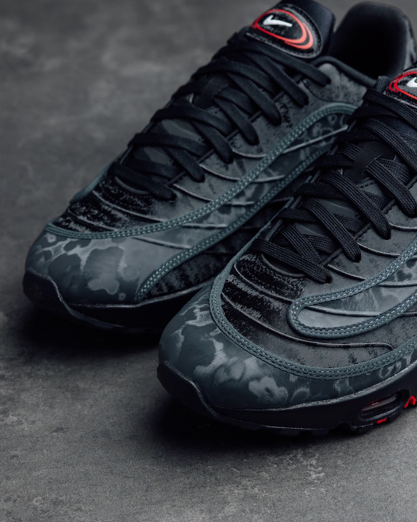 Nike Air Max95 Joga Bonito R9全方位解析|小罗主题黑暗纹复古跑鞋