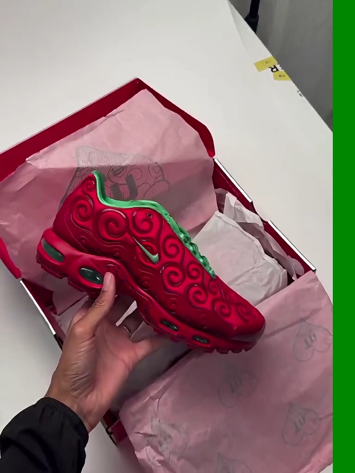 海贼王特拉法尔加罗联名Air Max Plus，恶魔果实主题球鞋